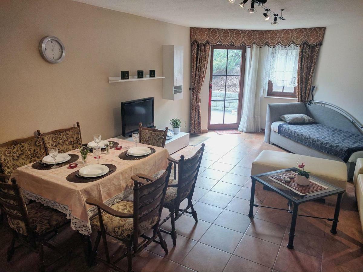 Ferienwohnung Mit Terrasse グリンマ エクステリア 写真